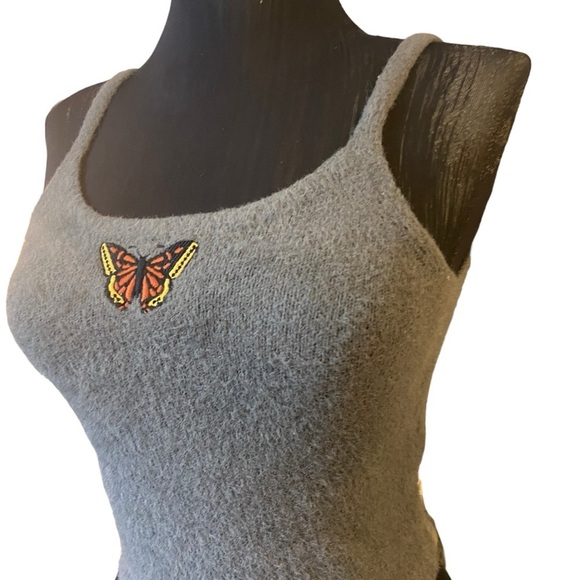🤍 Hollister Gray Butterfly Sweater Tank Top Small - Picture 3 of 9